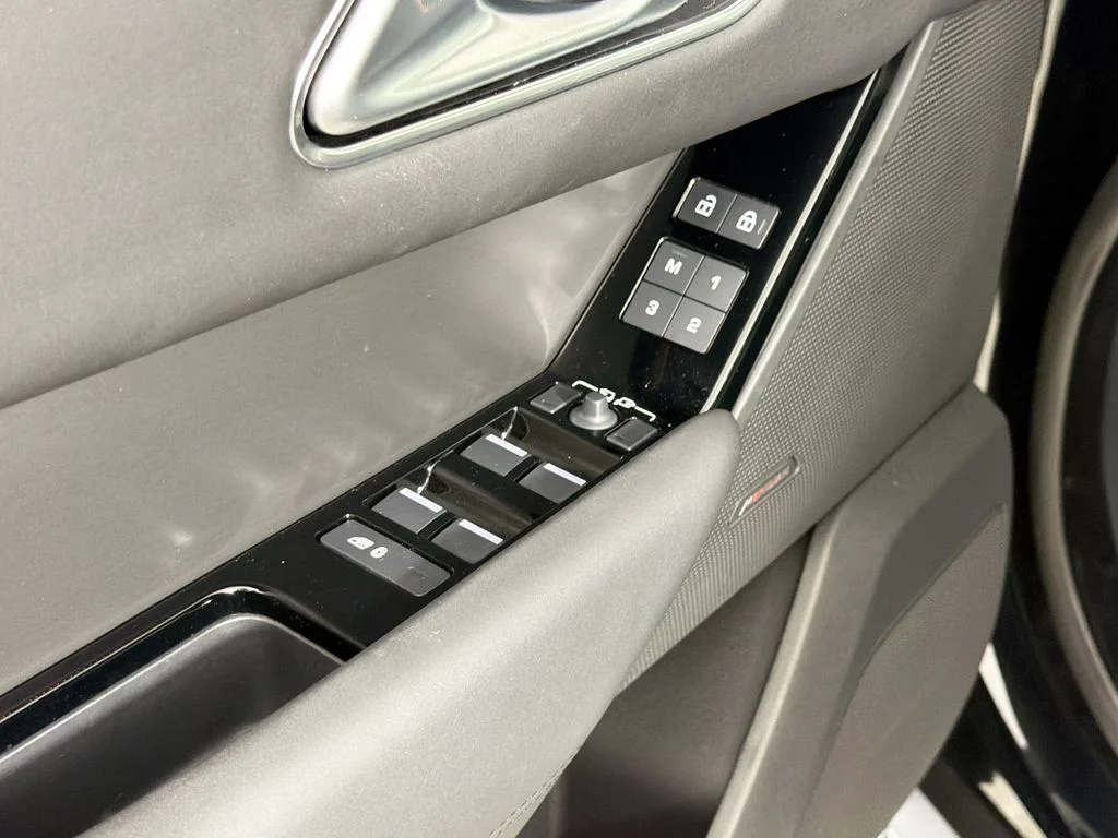 Used 2026 Black Land Rover S image 18