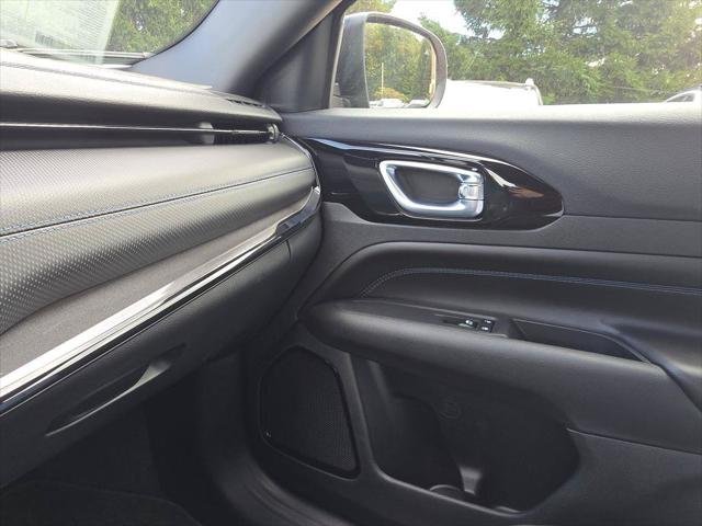 New 2026 Red Hot Pearl-Coat Exterior Paint Jeep Latitude image 23