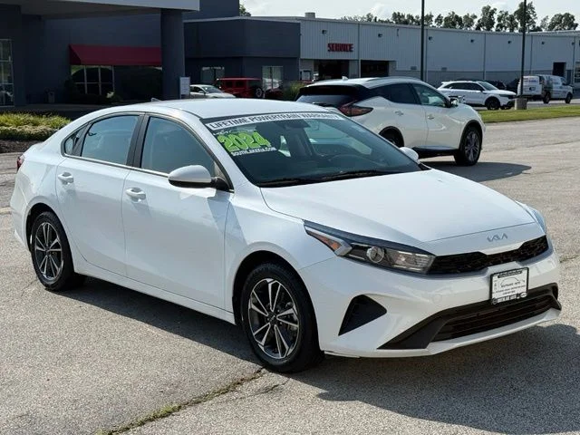Used 2024 White Kia LXS image 9
