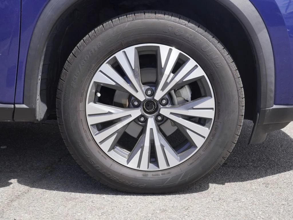 Used 2023 Blue Nissan SV image 6