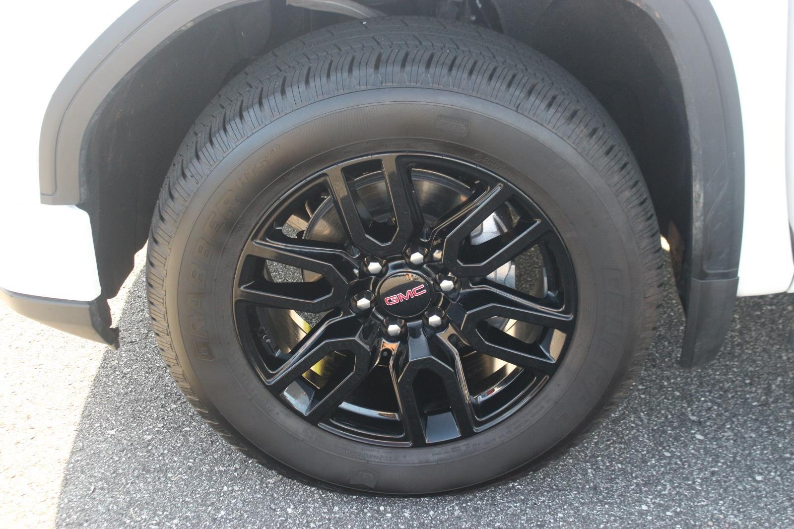 Used 2024 Summit White GMC Elevation image 39