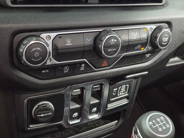 Used 2025 White Jeep Sport image 19