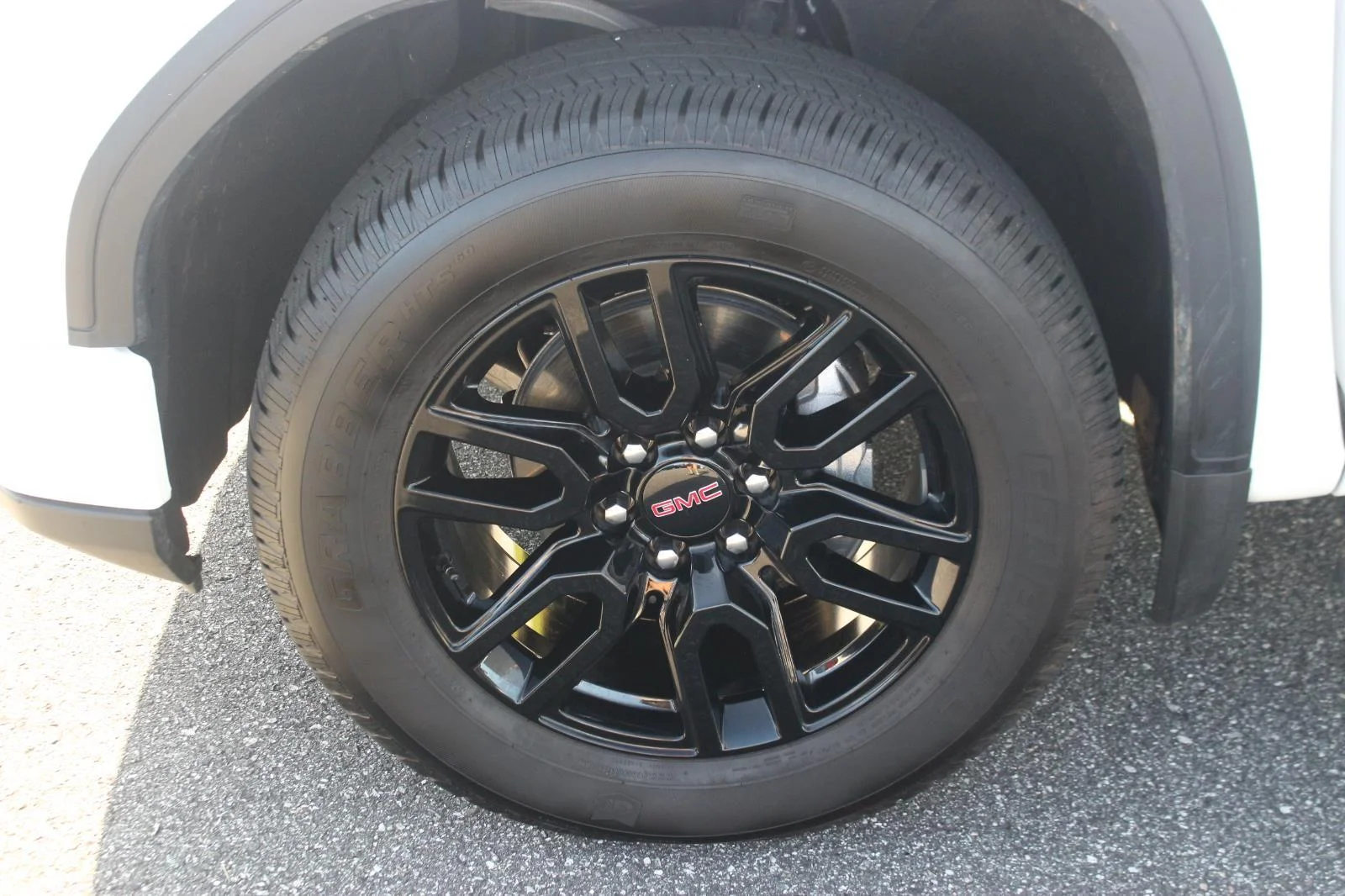 Used 2024 Summit White GMC Elevation image 39