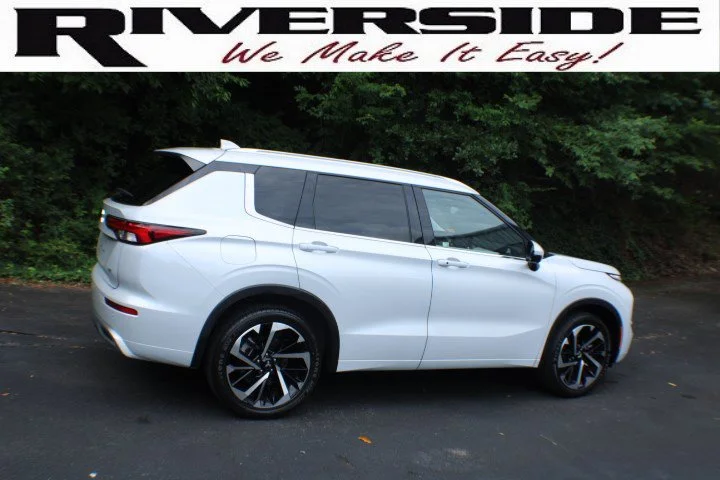 Used 2024 White Mitsubishi SEL image 2