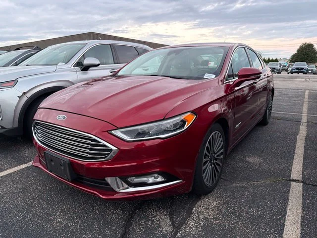 Used 2017 Red Ford SE Luxury image 3