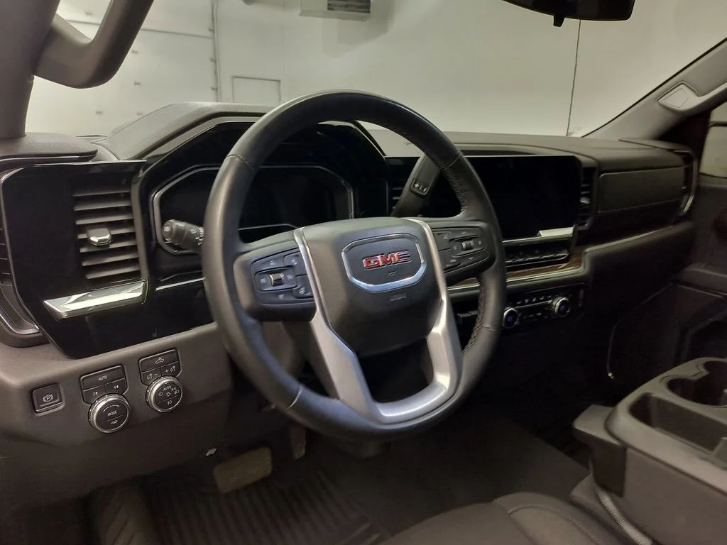 Used 2023 Onyx Black GMC Elevation w/3SB image 4