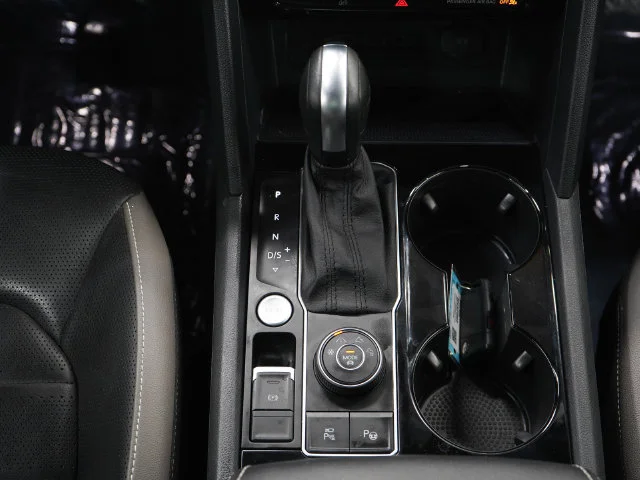 Used 2020 Silver Metallic Volkswagen 3.6L V6 SEL Premium R-Line image 18