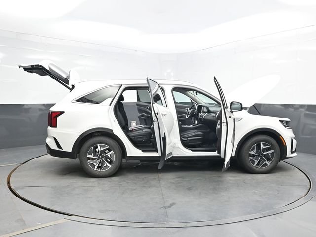 Used 2021 White Kia EX image 62