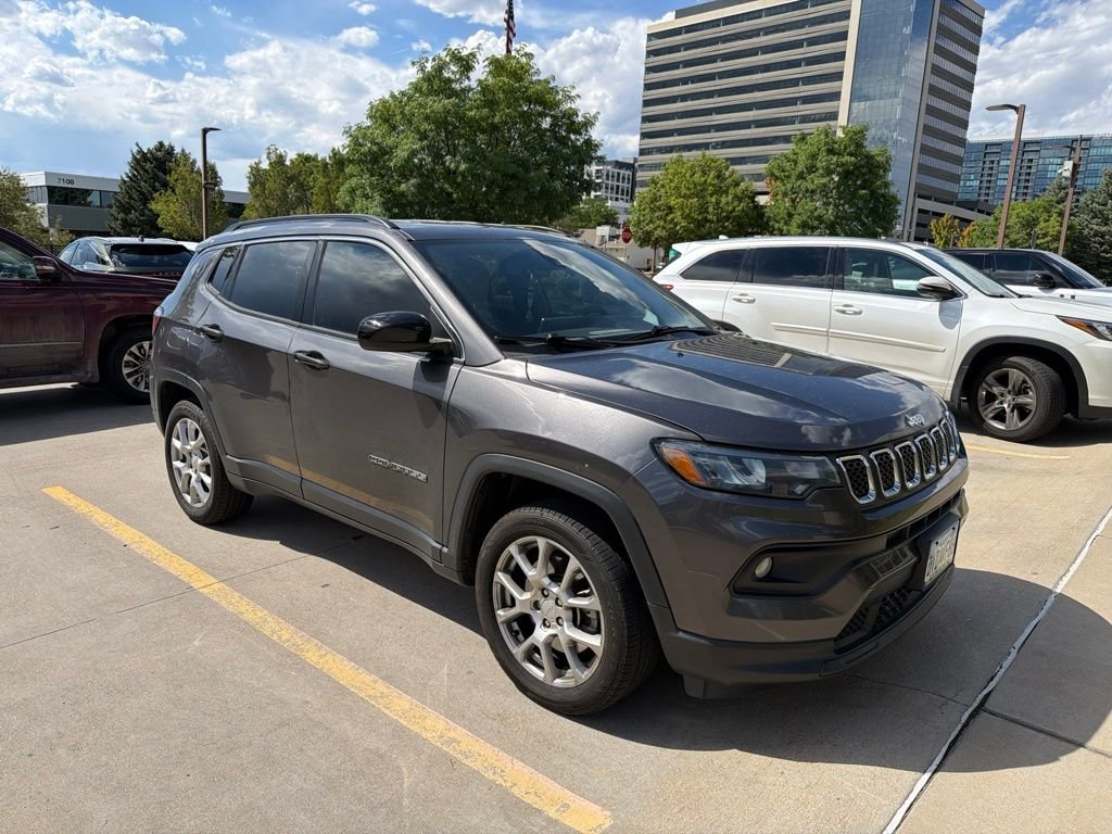 Used 2023 Gray Jeep Latitude Lux image 4