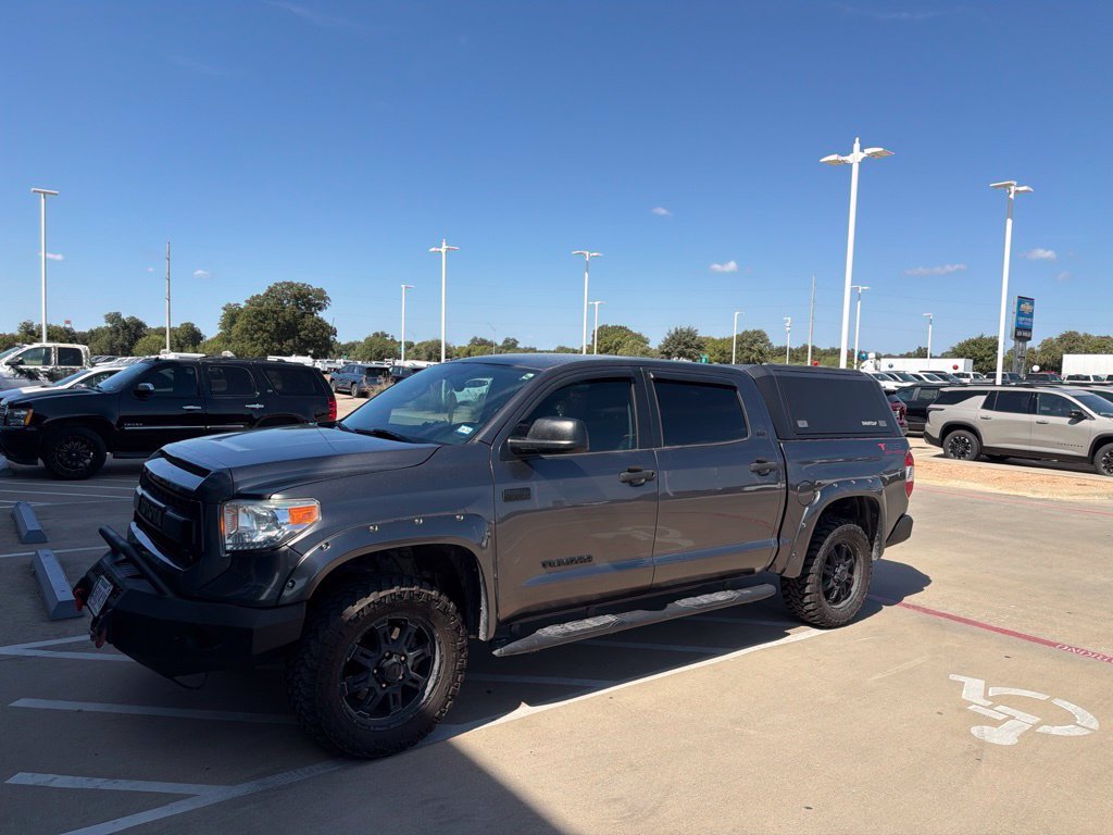 Used 2016 Gray Toyota SR5 image 5