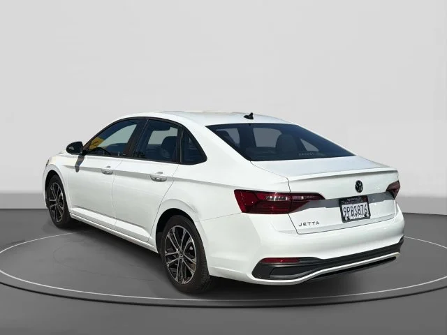 2024 Volkswagen Jetta photo 3