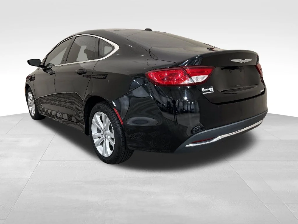Used 2016 Black Chrysler Limited image 3