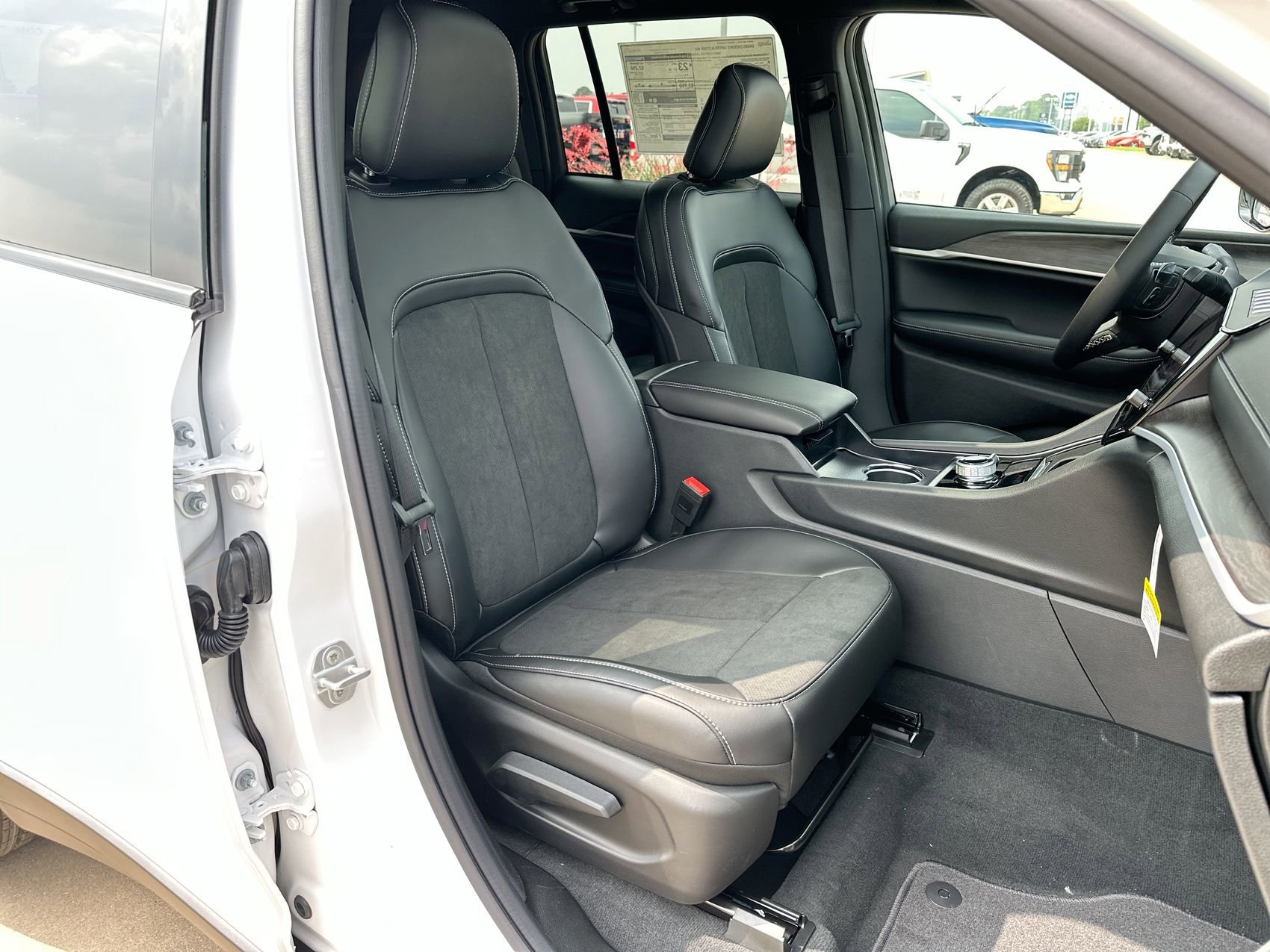 New 2026 Bright White Clearcoat Jeep Laredo Altitude image 26