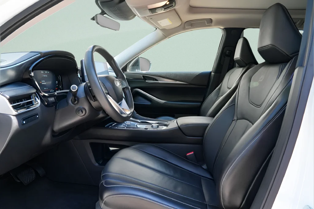 Used 2024 White INFINITI LUXE image 34