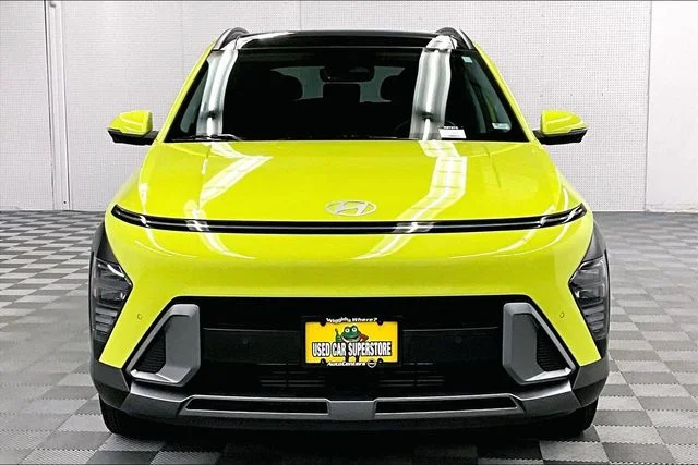 Used 2025 Neoteric Yellow Hyundai Limited image 4