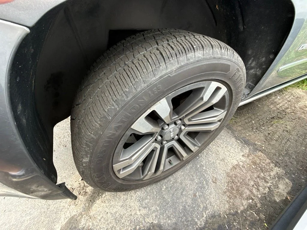 Used 2018 Gray GMC Denali image 4