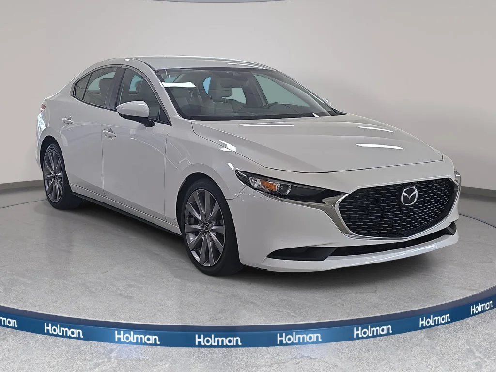 Used 2020 Snowflake White Pearl Mica Mazda Select image 4