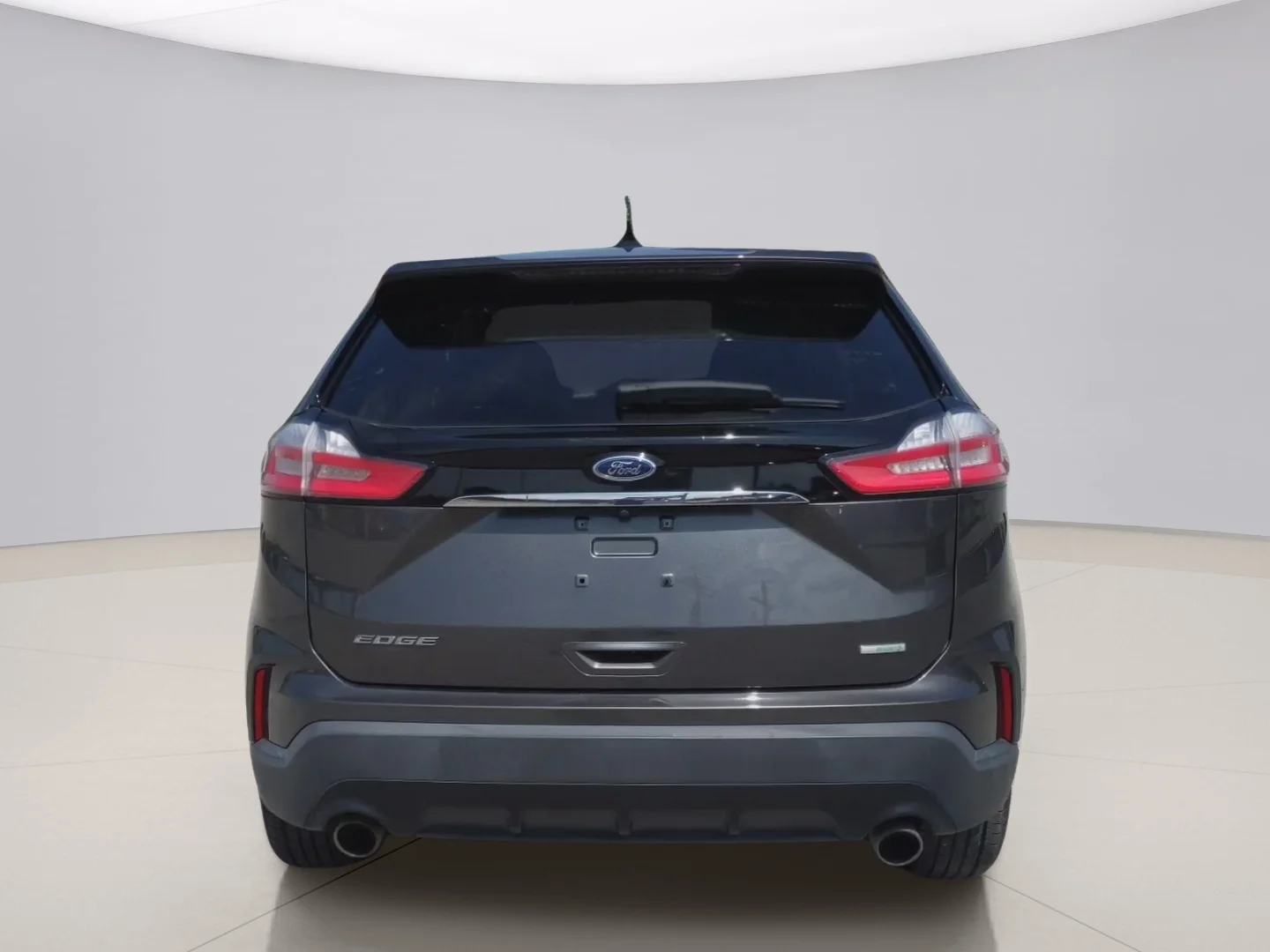 Used 2019 Gray Ford SE image 4
