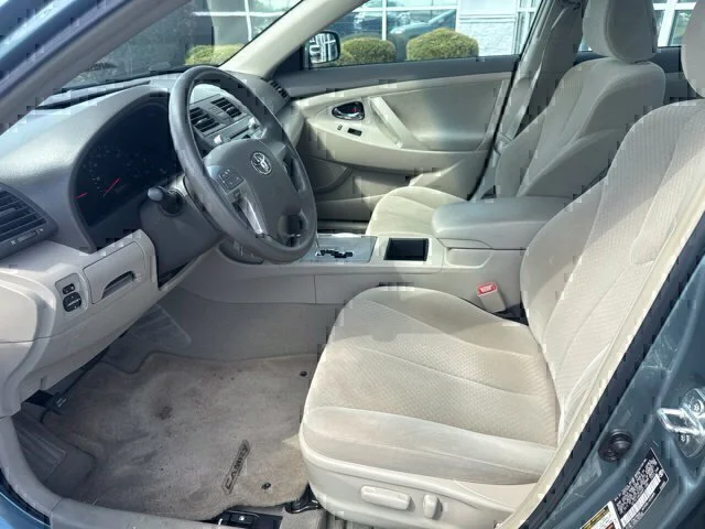 Used 2009 Green Toyota LE image 13