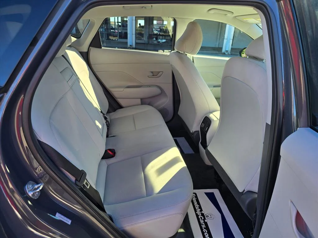 Used 2025 Gray Hyundai SEL image 13