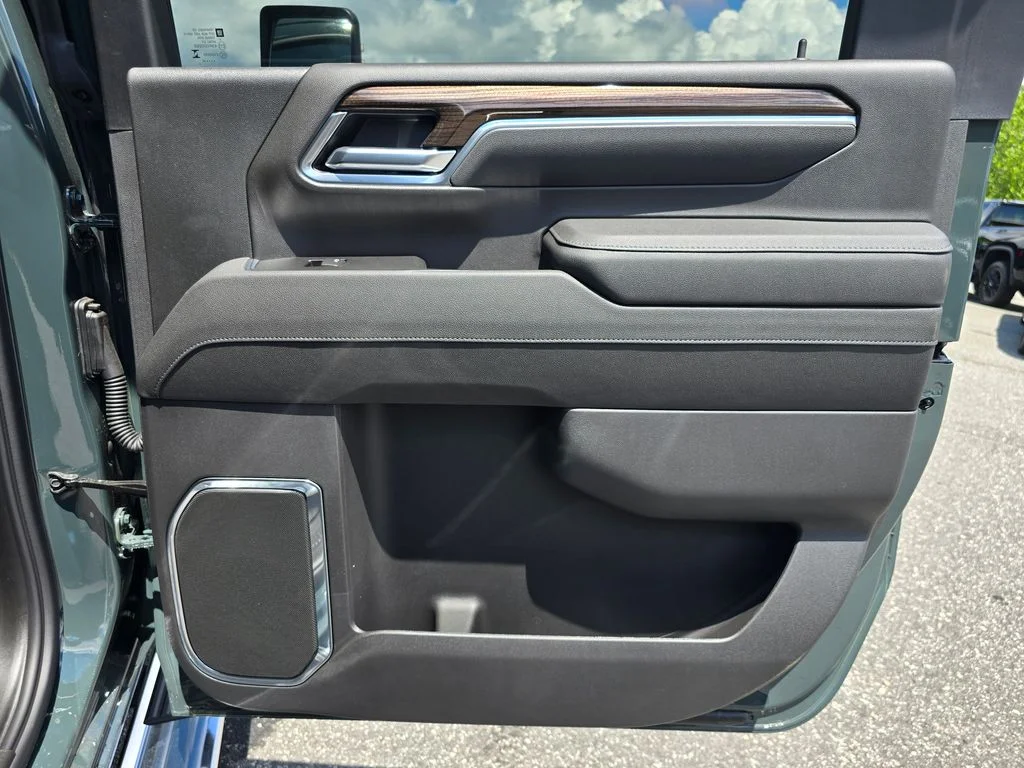 New 2026 Gray Chevrolet LT image 39