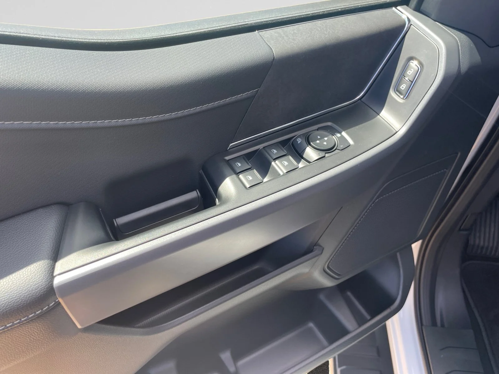 New 2026 Oxford White Ford XLT image 13