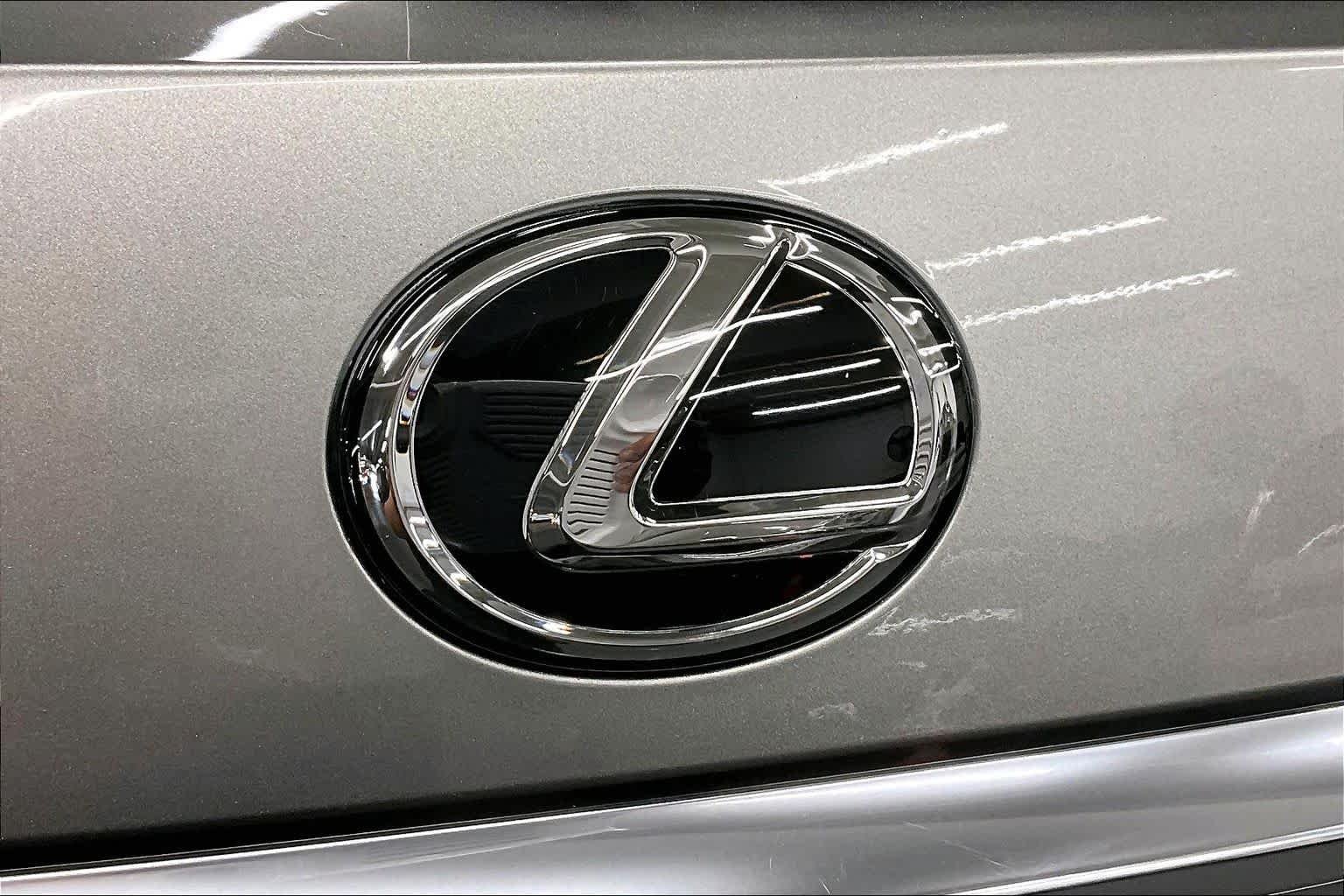 Used 2018 Atomic Silver Lexus  image 29