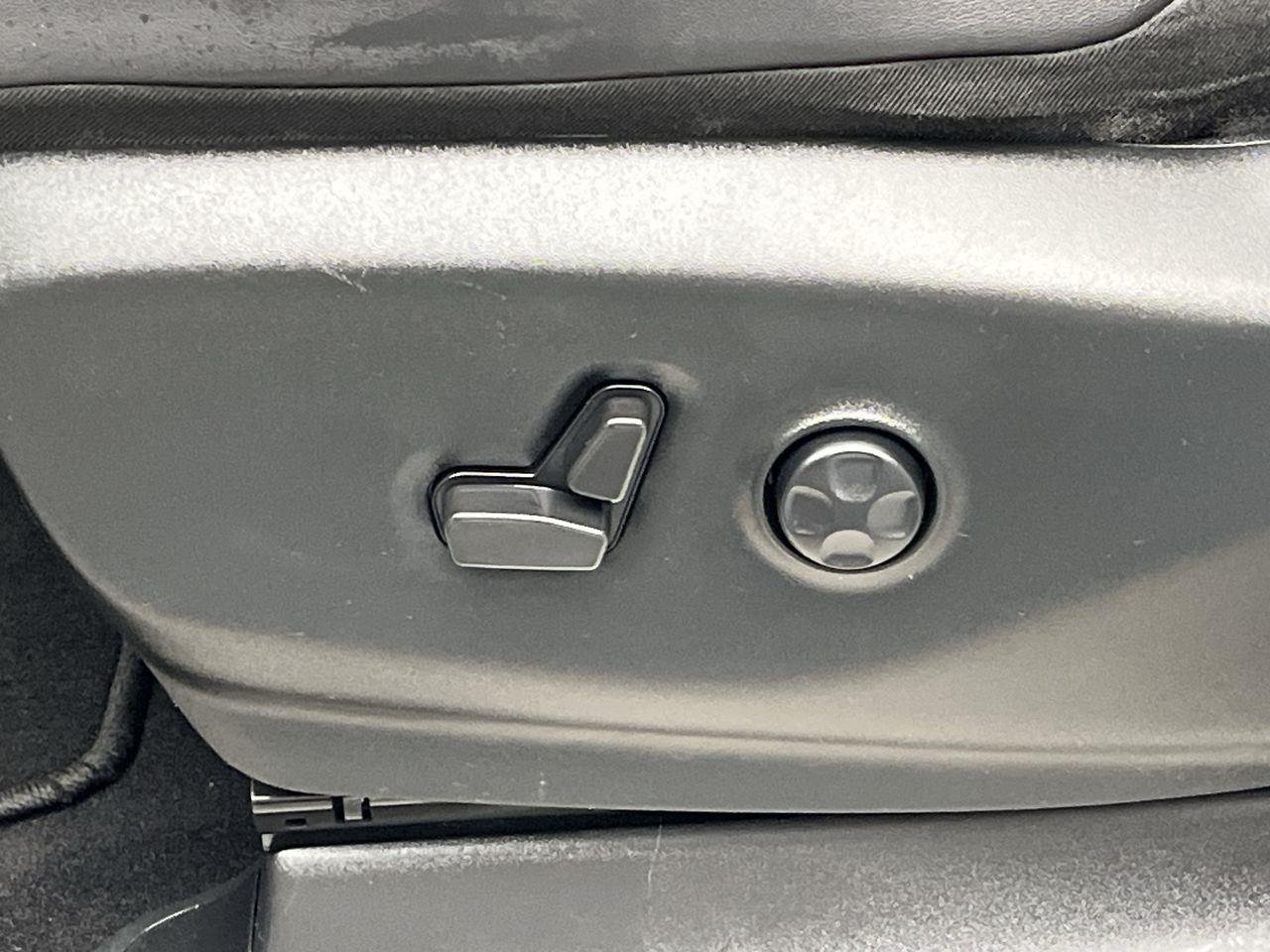 Used 2024 Silver Mist Clearcoat Chrysler Touring L image 9