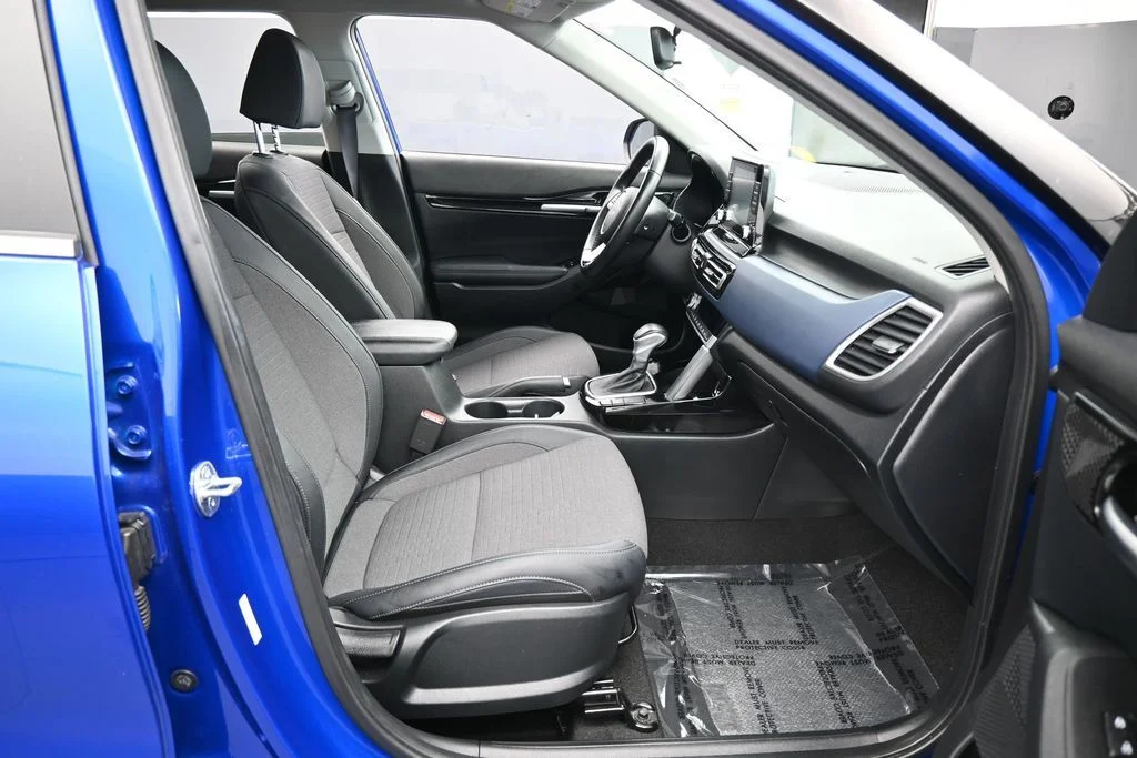 Used 2023 Neptune Blue Kia S image 36