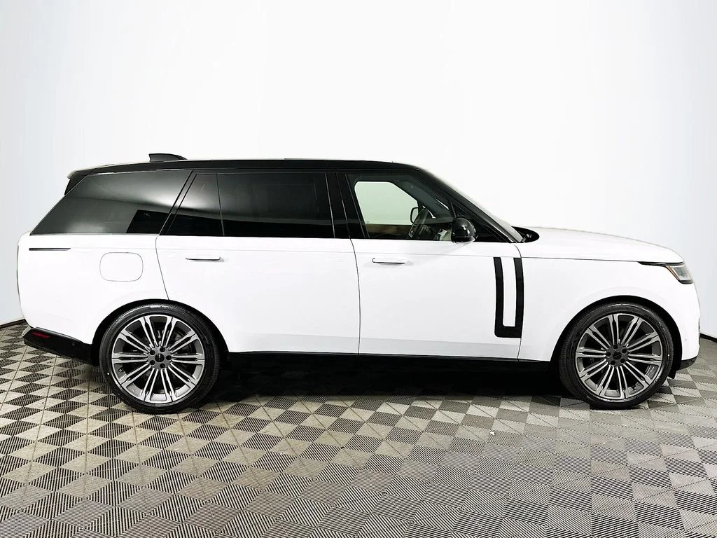 New 2026 Fuji White Land Rover SE image 4