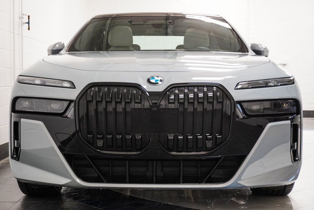 Used 2023 Gray BMW 760i xDrive image 45