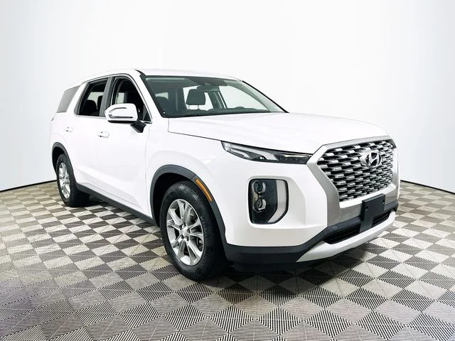 Certified Used 2022 White Hyundai SE image 1