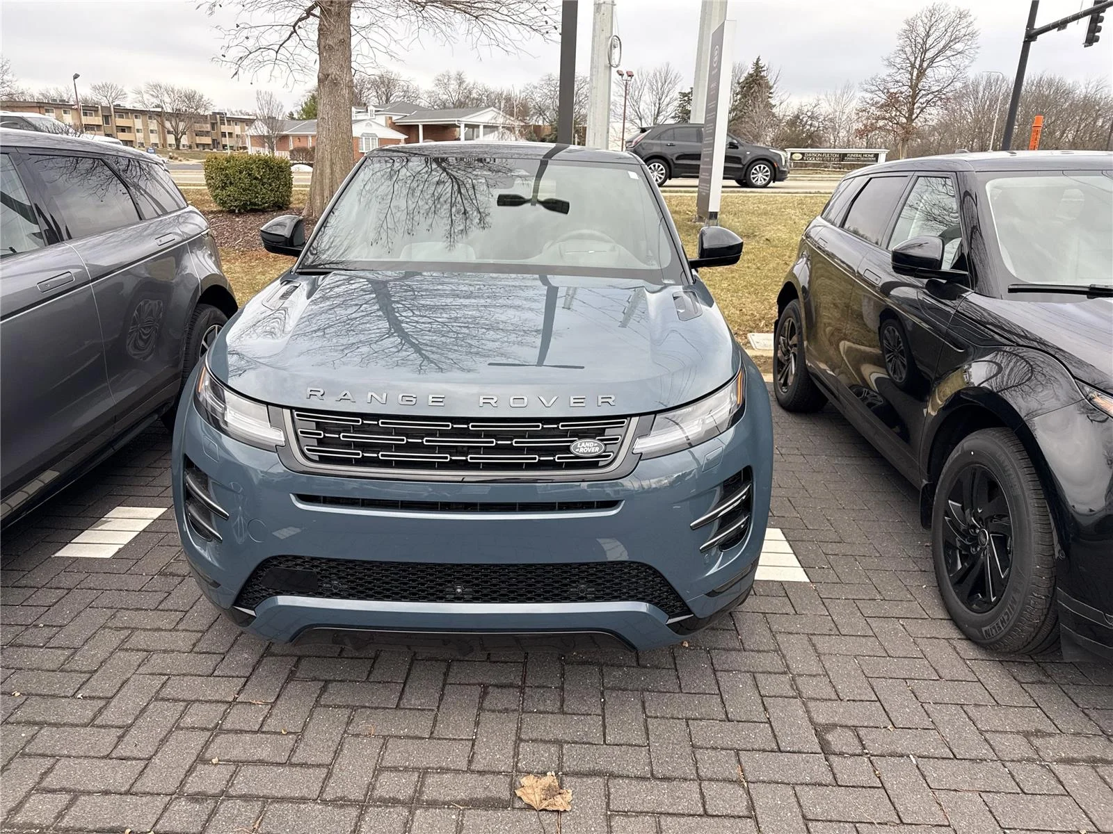 New 2026 Tribeca Blue Metallic Land Rover Dynamic SE image 2