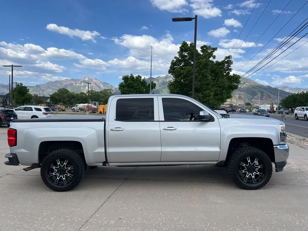 Used 2018 Silver Chevrolet LT image 10