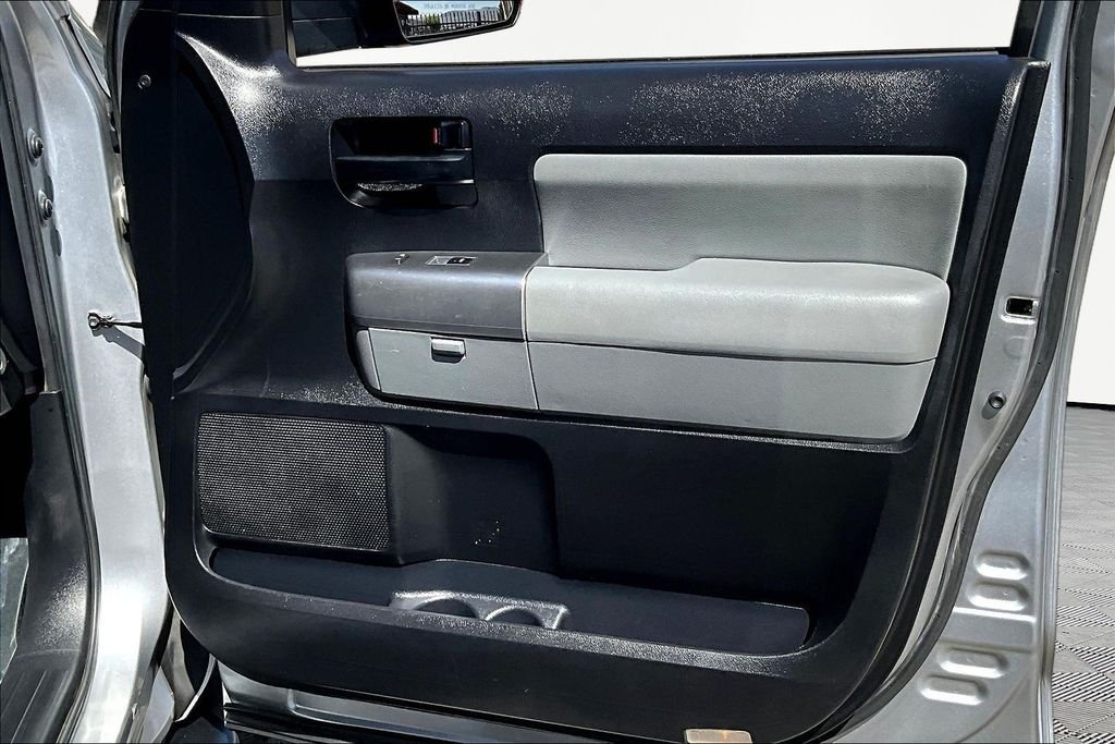 Used 2018 Silver Toyota SR5 image 28