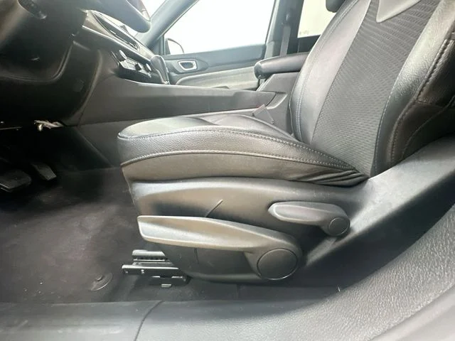 Used 2024 White Jeep Latitude image 15