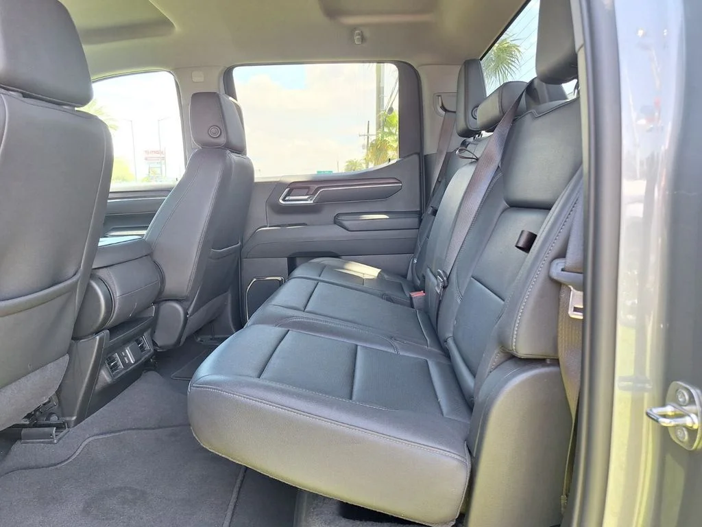 Used 2024 Silver GMC SLT image 11