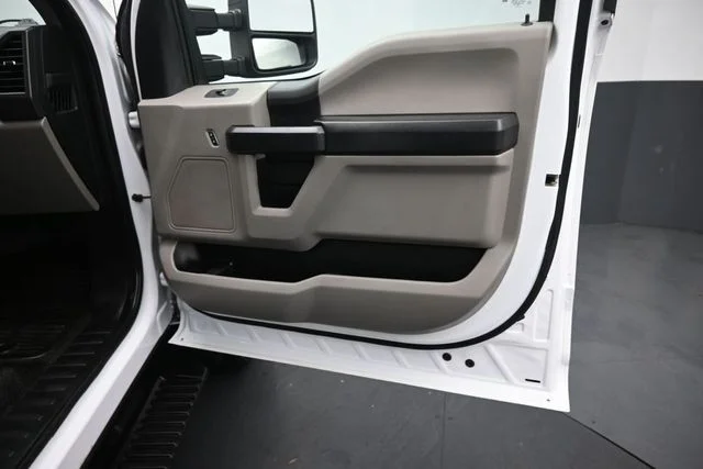Used 2020 Oxford White Ford XL image 23