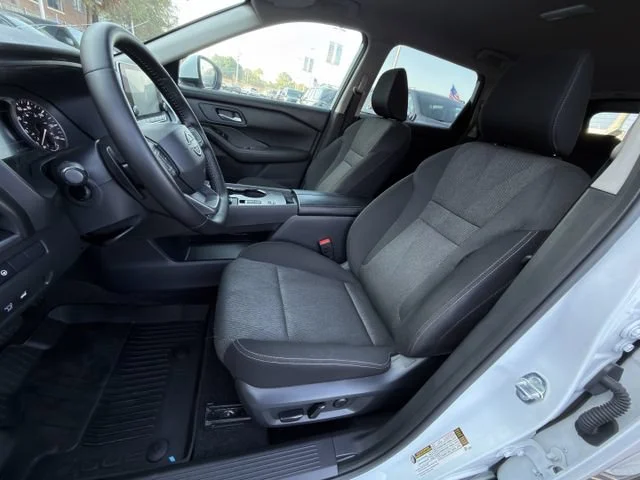 Used 2025 White/off-white Nissan SV FWD image 22