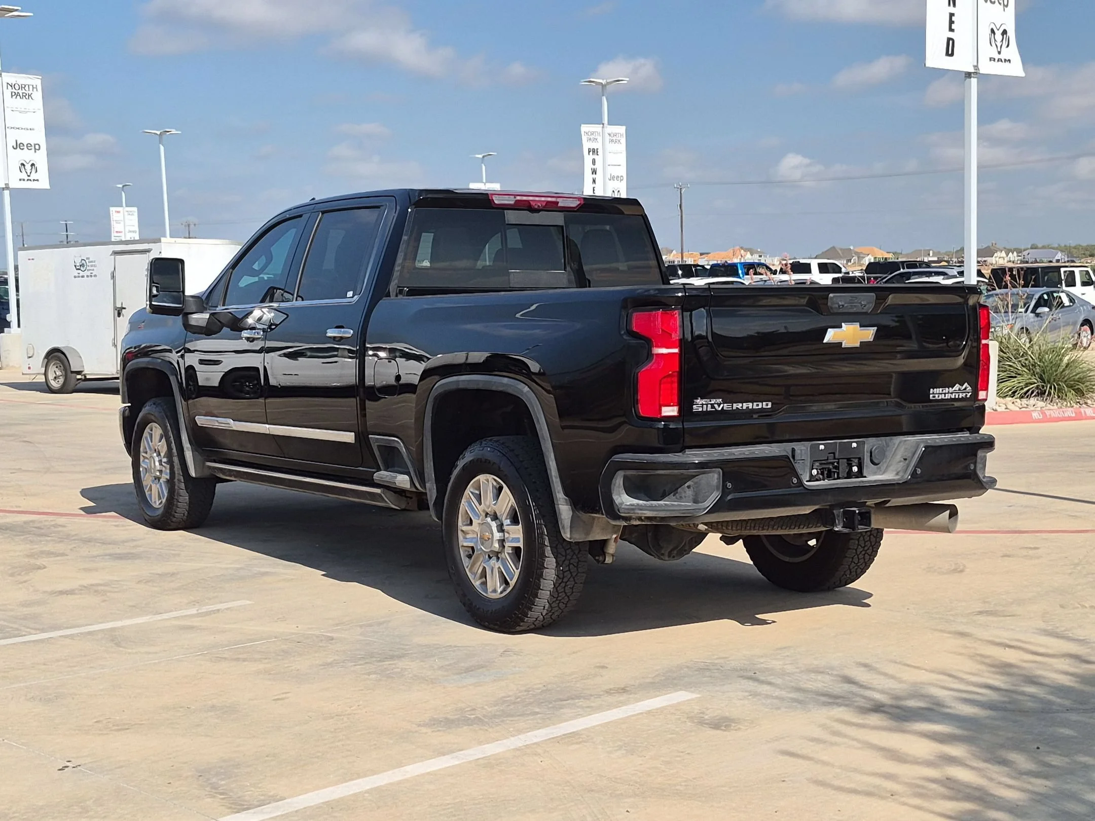 Used 2025 Black Chevrolet High Country image 5