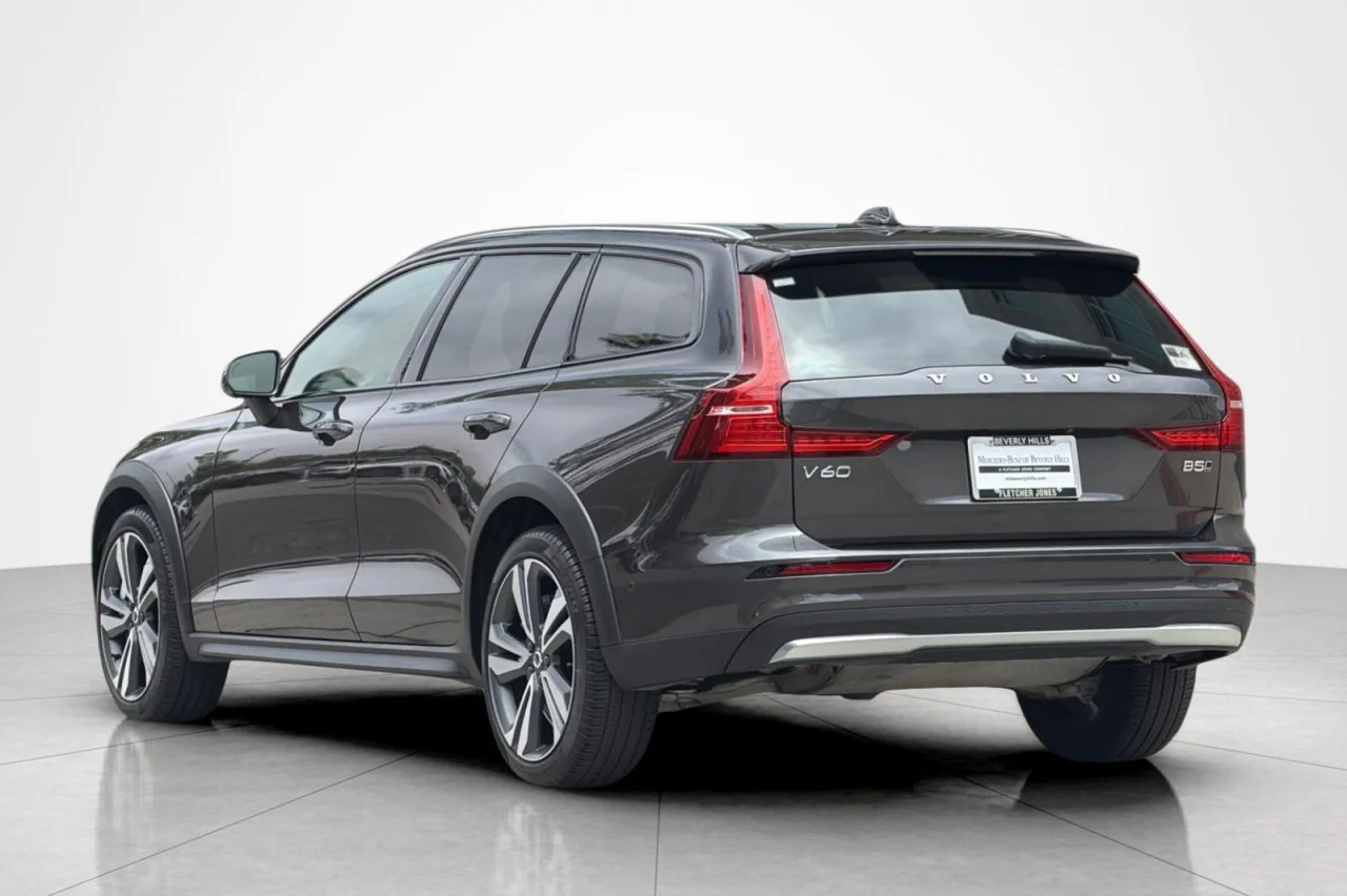 Used 2025 GREY Volvo Plus image 3