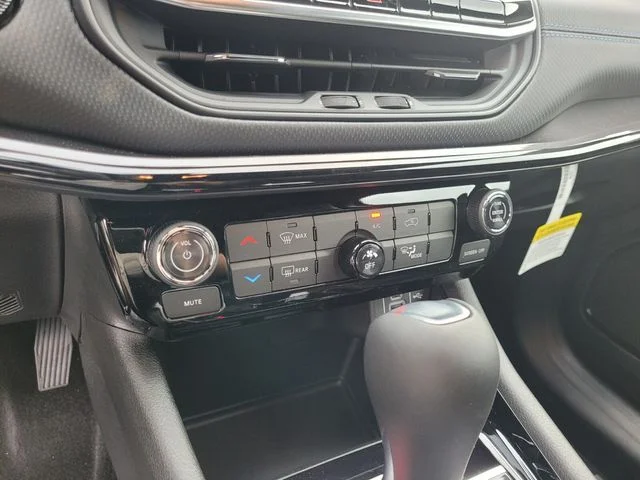 New 2026 Red Hot Pearlcoat Jeep Latitude image 24