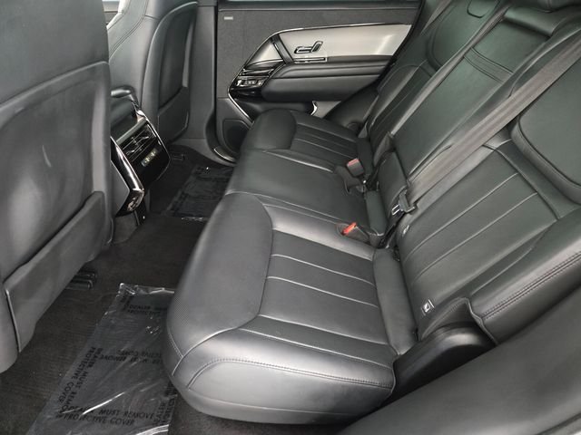 Used 2023 Gray Land Rover SE Dynamic image 5