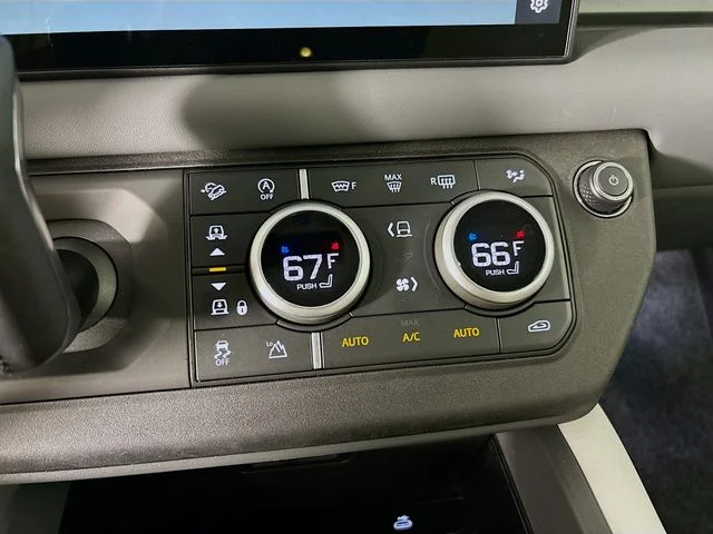 Certified Used 2025 Fuji White Land Rover S image 17