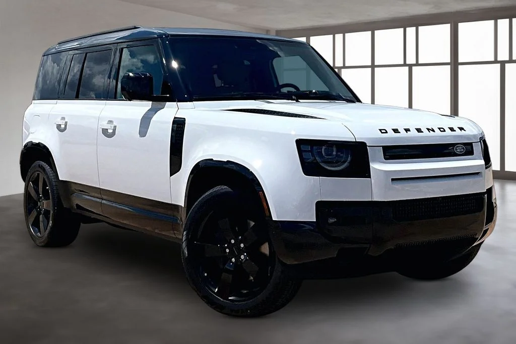 New 2026 White Land Rover X-Dynamic SE image 2