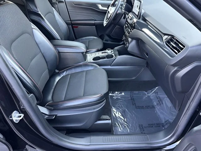 2025 Ford Escape ST-Line - Photo 25