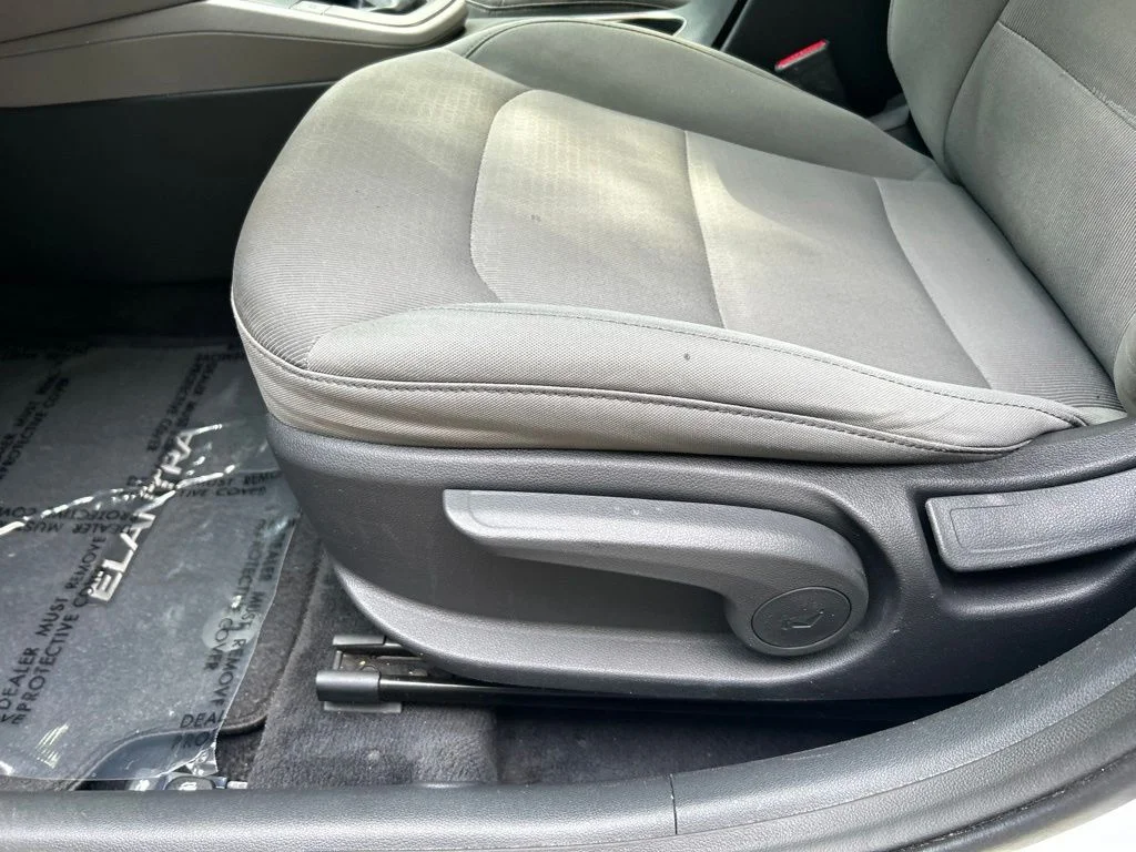 Used 2017 White Hyundai Eco image 17