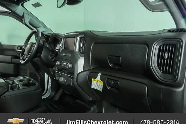 New 2026 Summit White Chevrolet WT image 17