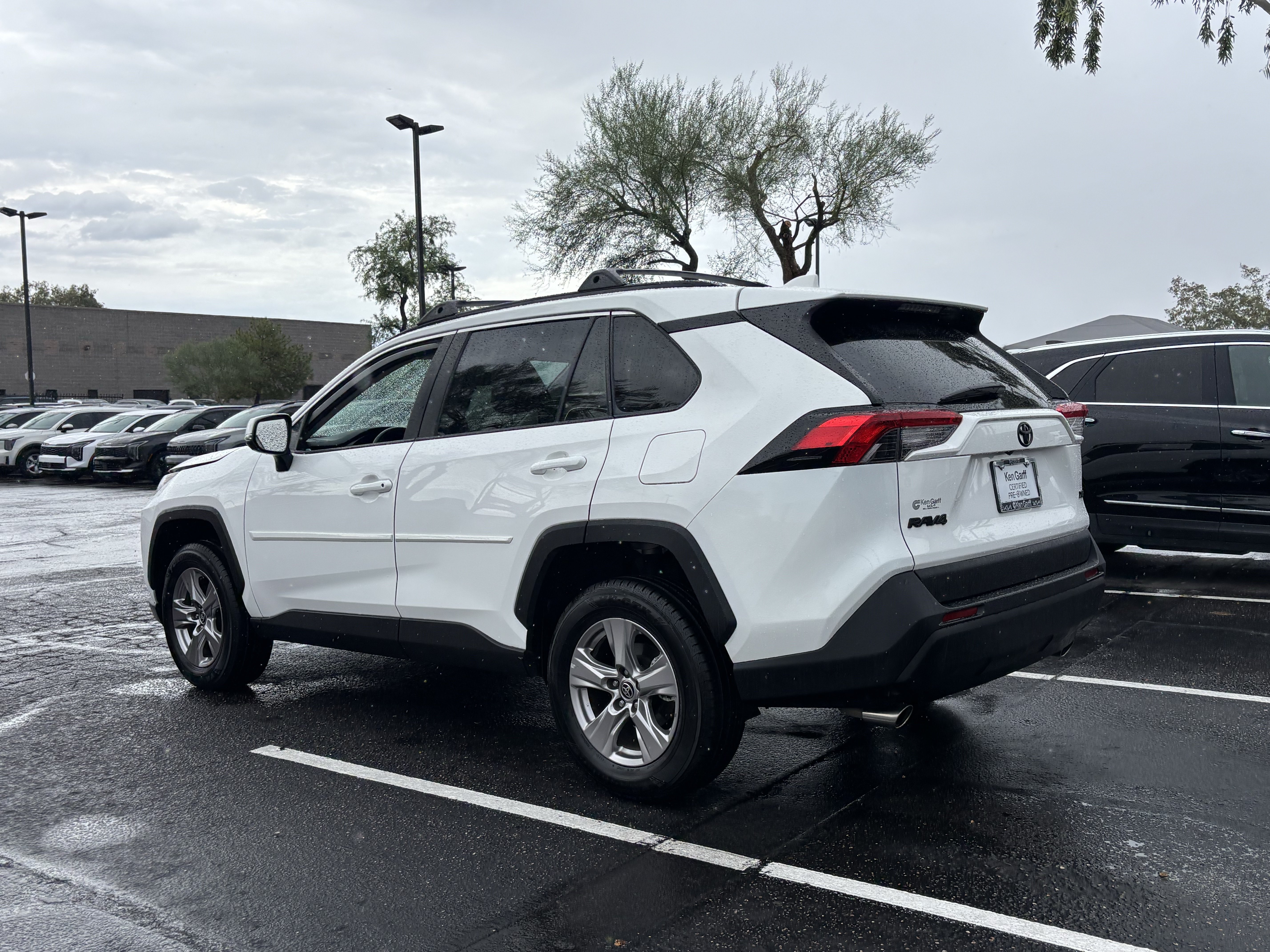 Used 2022 White Toyota XLE image 4