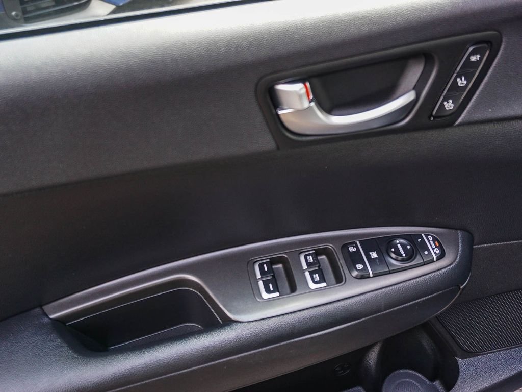 Used 2017 Gray Kia Base image 19
